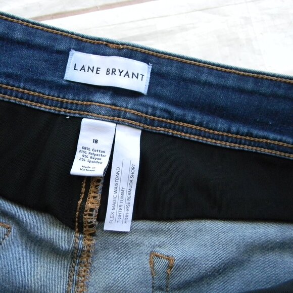 LANE BRYANT HIGH RISE BERMUDA SHORT FLEX MAGIC WAISTBAND TIGHTER TUMMY 18 - Picture 2 of 3